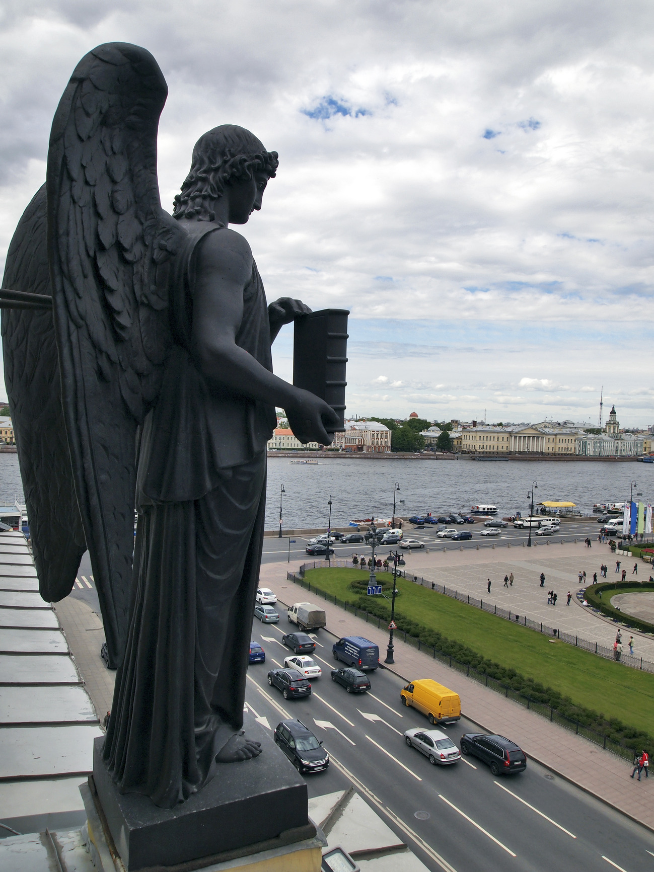 Ангелы Петербурга памятники