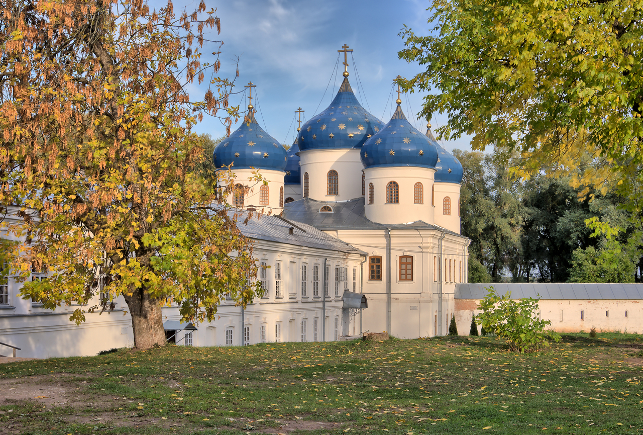 Свято-Юрьев монастырь Великий Новгород осень